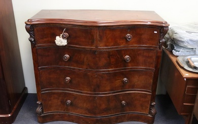 VICTORIAN MAHOGANY CHEST OF 5 DRAWERS WITH SERPENTINE FRONT, MEASURS 110CM H X 55CM D X 125CM W