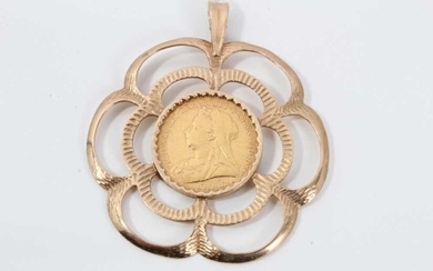 Victorian gold Sovereign,1900, in large 9ct gold pendant mount