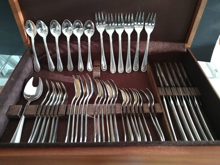 Viners Sheffield ( Entwurf) - exclusive 50-piece cutlery "Banquet Royal" - Silver-plated stainless steel - in original real wood case