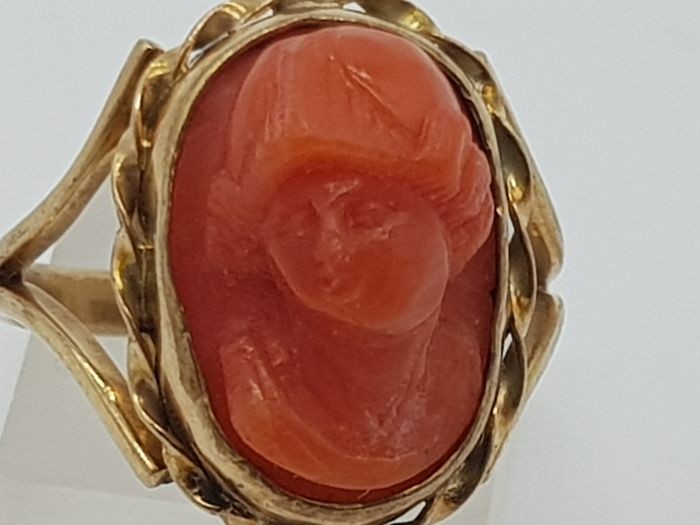 Vintage Yellow Gold Carved Coral Ring - Beautiful piece - 14 kt. Yellow gold - Ring Coral