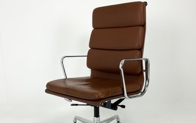 Vitra - Charles Eames, Ray Eames - Chair - Aluminum Group Soft Pad, EA219 - Aluminium, Leather