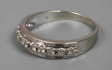 Women's ring with diamonds