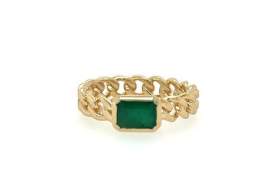YELLOW GOLD CHAIN RING WITH EMERALD