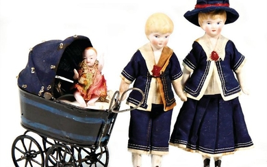 a pair of dollhouse dolls, with sailor clothes, 15 cm