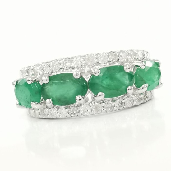 no reserve 2.20 ct Green Emerald & 0.50 ct F to H Diamond Designer Ring - 3.90 gr - 14 kt. White gold - Ring - 2.20 ct Emerald - Diamonds