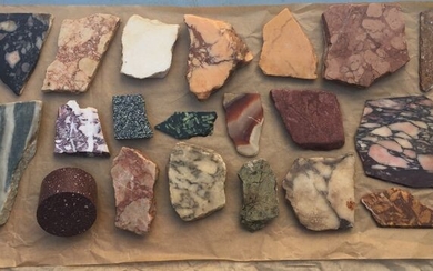 sampling of rare ancient marbles used in ancient Imperial Rome. (20) - Marble - Unkown