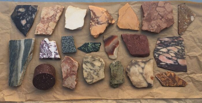 sampling of rare ancient marbles used in ancient Imperial Rome. (20) - Marble - Unkown