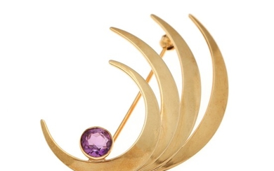 An ametyst brooch set with a circular-cut ametyst, mounted in 14k gold. 32×44 mm.