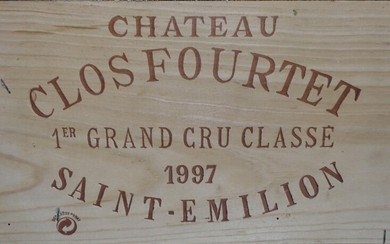 12 bouteilles CLOS FOURTET 1997 1er GCC (B) Saint Emilion Caisse bois d'origine