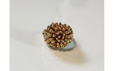 14K Gold ring in form of a flower