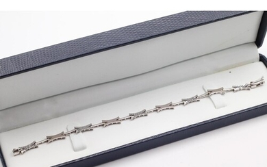 18 Carat Fancy Link Ladies Bracelet with Polished Bar Spacer...