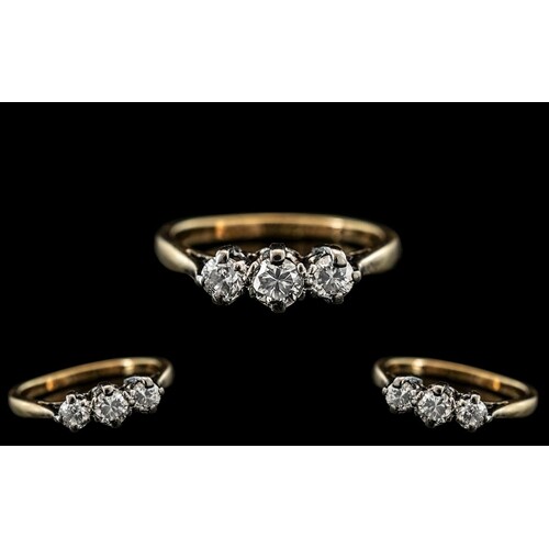 18ct Gold - Attractive 3 Stone Diamond Set Ring. Marked 18ct...