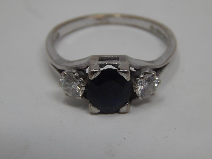 18ct White Gold Sapphire & Diamond: Set with a central Sapph...