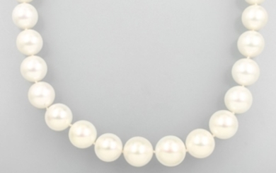 Necklace with south seas cultured pearls ,...