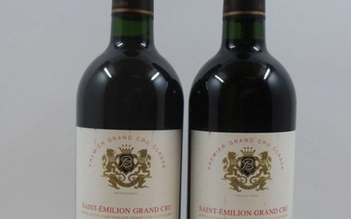 12 bouteilles CHÂTEAU BEAUSEJOUR BECOT 2001 1er GCC (B) Saint Emilion (étiquettes fanées)