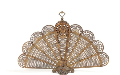 A fan shaped brass and bronze foldable firescreen. Circa 1900. H. 70. W 25/103 cm.