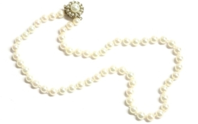 A single row uniform cultured pearl necklace