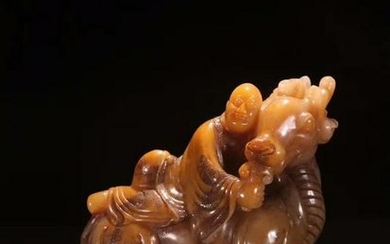 A TIANHUANG STONE CARVED DEER&LUOHAN PENDANT