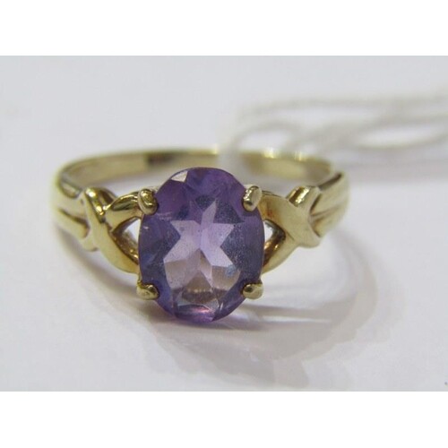9ct YELLOW GOLD AMETHYST SOLITAIRE RING, Principal oval cut ...
