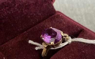 9ct gold pink sapphire ring (size N 1/2)