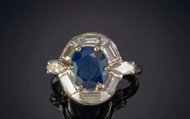 A BEAUTIFUL SAPPHIRE RING WITH BAQUETTES AND DECORATED ON THE SIDES OF THE FRAME WITH MARQUISSE-CUT DIAMONDS ON EACH SIDE. Frame in 18k white gold. Price: 250,00 Euros. (41.597 Ptas.)