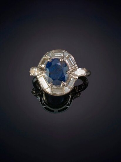 A BEAUTIFUL SAPPHIRE RING WITH BAQUETTES AND DECORATED ON THE SIDES OF THE FRAME WITH MARQUISSE-CUT DIAMONDS ON EACH SIDE. Frame in 18k white gold. Price: 250,00 Euros. (41.597 Ptas.)