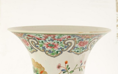A CHINESE QIANLONG FAMILLE ROSE TRUMPET VASE
