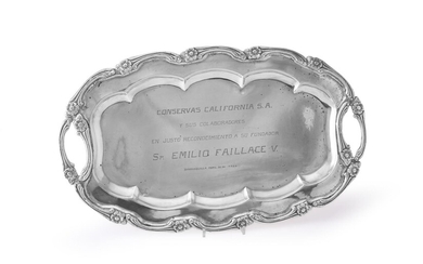 A COLOMBIAN SILVER COLOURED SHAPED OVAL TRAY, STAMPED 0900 ONLY