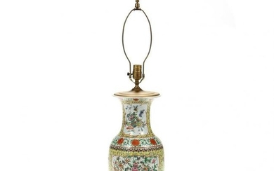 A Chinese Export Porcelain Table Lamp
