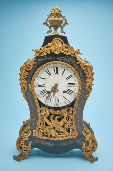 A FRENCH ORMOLU MANTEL CLOCK LATE 18TH CENTURY