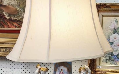 A FRENCH PORCELIAN TABLE LAMP