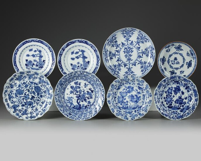 A GROUP OF EIGHT CHINESE BLUE AND WHITE DISHES, KANGXI