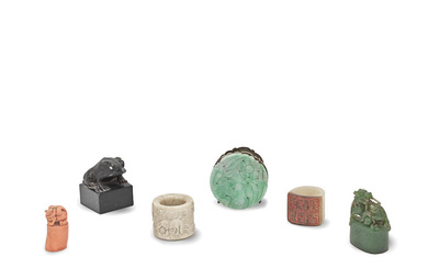 A GROUP OF HARDSTONE SEALS, A JADEITE PLAQUE AND AN...