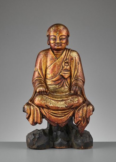 A LACQUER GILT WOOD STATUE OF A LUOHAN,...