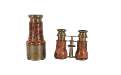 A PAIR OF BRASS AND LEATHER COVERED OPERA GLASSES, LATE 19TH/EARLY 20TH CENTURY
