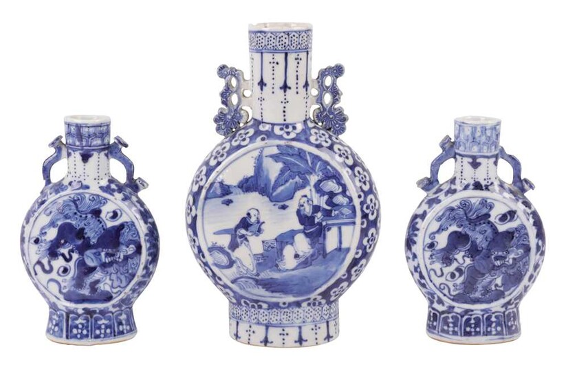 A PAIR OF CHINESE BLUE AND WHITE PORCELAIN MOON FLASKS, LATE 19TH/EARLY 20TH CENTURY