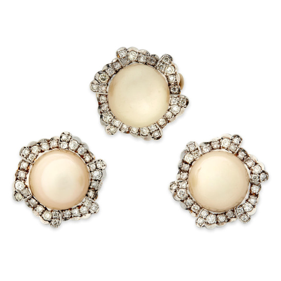 A PAIR OF GOLDEN SOUTH SEA PEARL AND DIAMOND EARRINGS...