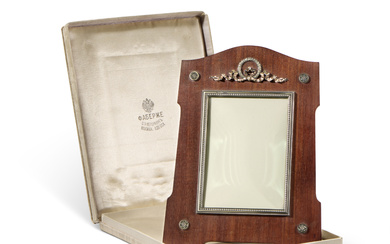 A PARCEL-GILT SILVER-MOUNTED AND AMARANTH WOOD PHOTOGRAPH FRAME BY FABERGÉ,...