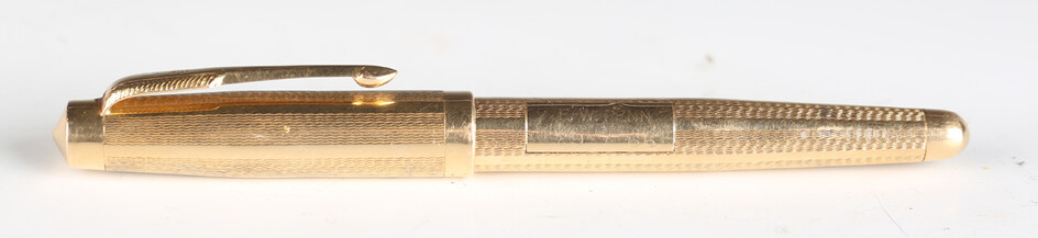 A Parker 51 gold cased fountain pen, detailed '18K', the body and lid with engine turned d