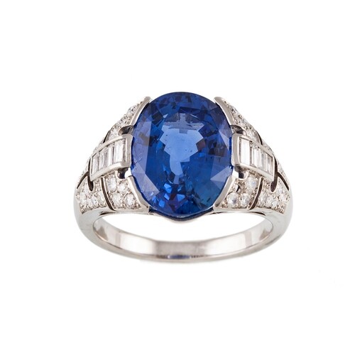 A SAPPHIRE SINGLE STONE RING, the oval sapphire to shaped ba...
