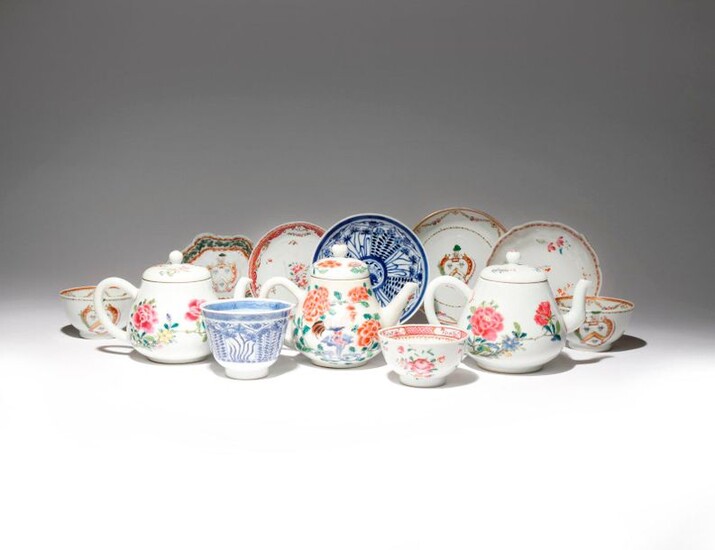 A SMALL COLLECTION OF CHINESE PORCELAIN ITEMS 18TH AND 19TH...