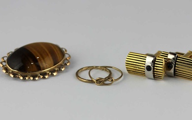 A gold mounted tiger's eye oval pendant brooch