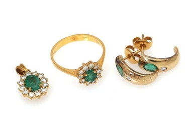 SOLD. A jewelry set comprising of a ring, a pendant and a pair of ear studs each set with an emerald and diamonds, mounted in 18k gold. (4) – Bruun Rasmussen Auctioneers of Fine Art