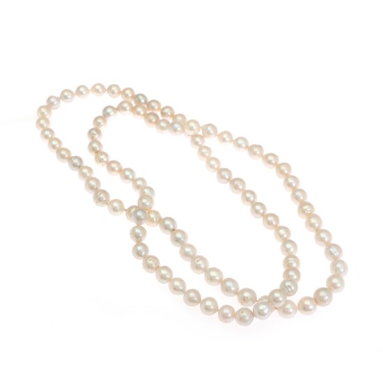 A long pearl necklace with no clasp of numerous cultured pearls. Pearl diam. app. 12 mm. L. 114 cm.