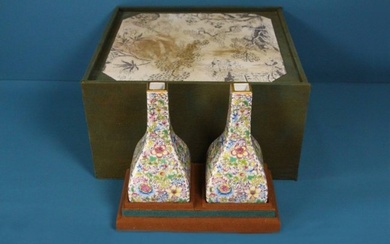A pair of old collection of exquisite enamel pure hand-painted porcelain bottles
