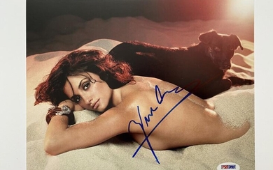 SOLD. A signed colour still photograph of the Spanish actress Penélope Cruz. – Bruun Rasmussen Auctioneers of Fine Art