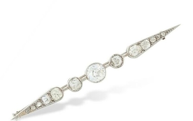 AN ANTIQUE BAR DIAMOND BROOCH, EARLY 20TH CENTURY in
