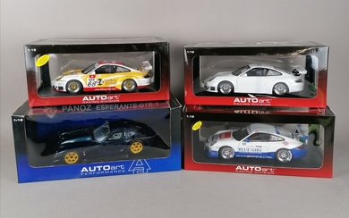 AUTO-ART -QUATRE VOITURES échelle 1/18 : 1x Racing Division Collection Porsche 911 (996) GT3 RSR...