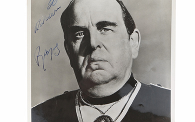 AUTOGRAPH. THE BRITISH ACTOR ROBERT MORLEY (1908-1992) WHO PLAYED LOUIS XVI IN MARIE ANTOINETTE.