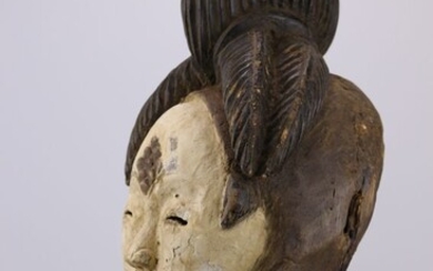 Afrique. Gabon. Important masque PUNU. Dimensions : Hauteur approx. 47 x 22 x 18cm. (Afrique,...